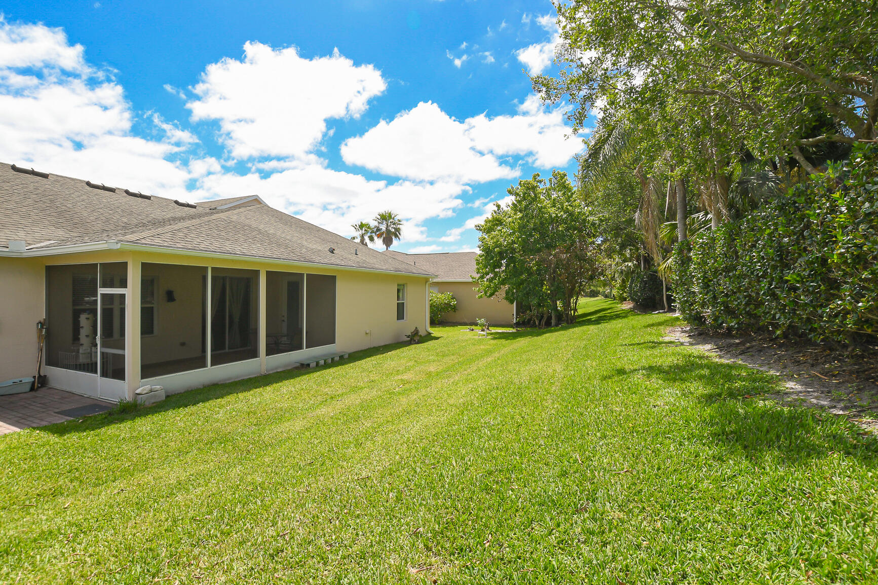 """OAKS OF VERO PD PHASE I,THE""" - Residential Lease