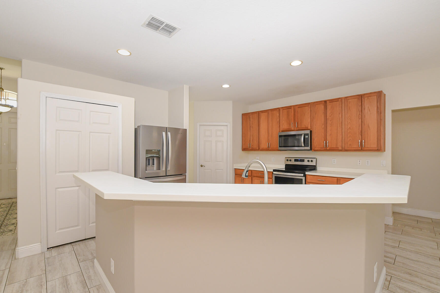 """OAKS OF VERO PD PHASE I,THE""" - Residential Lease