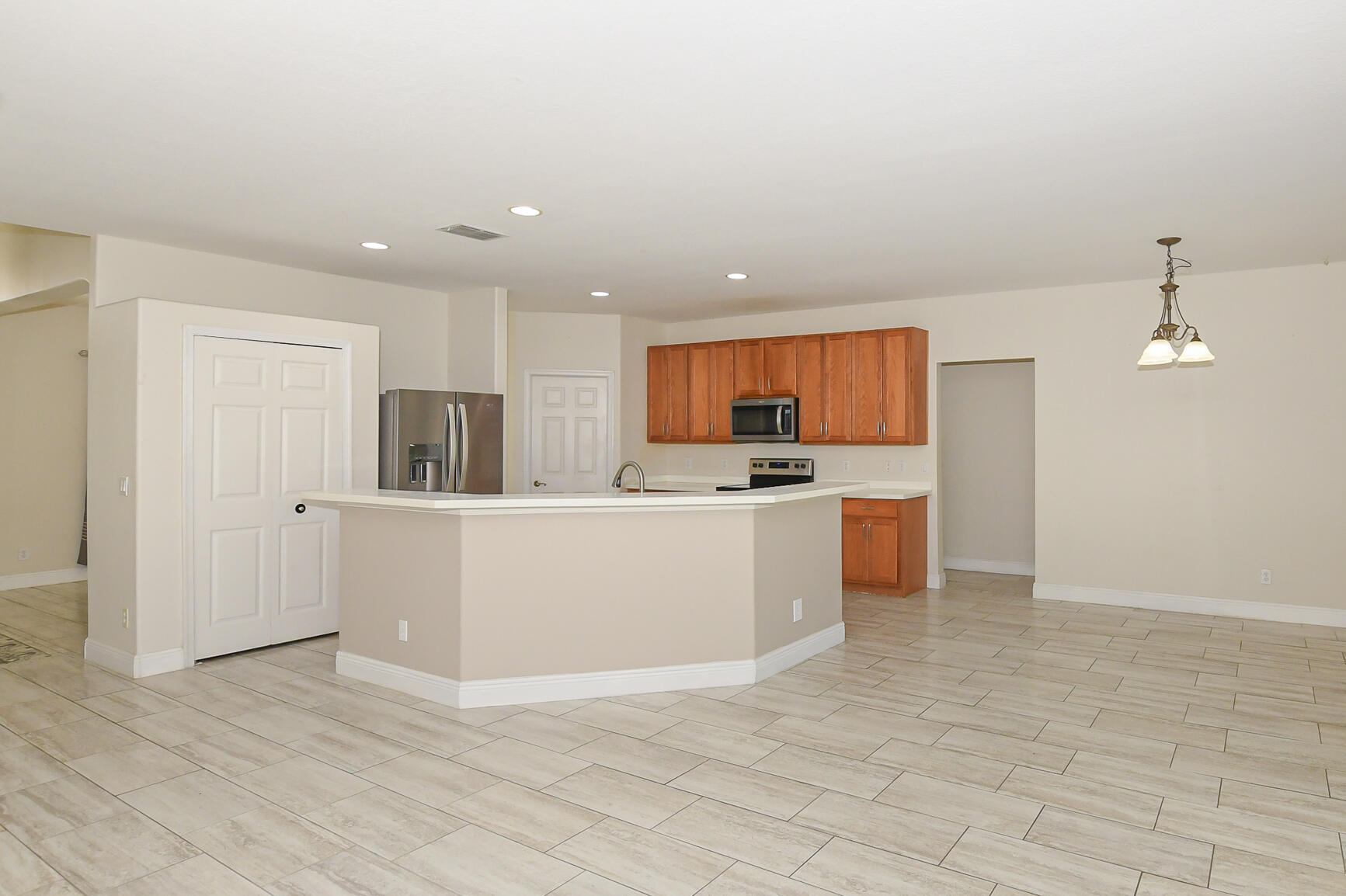 """OAKS OF VERO PD PHASE I,THE""" - Residential Lease