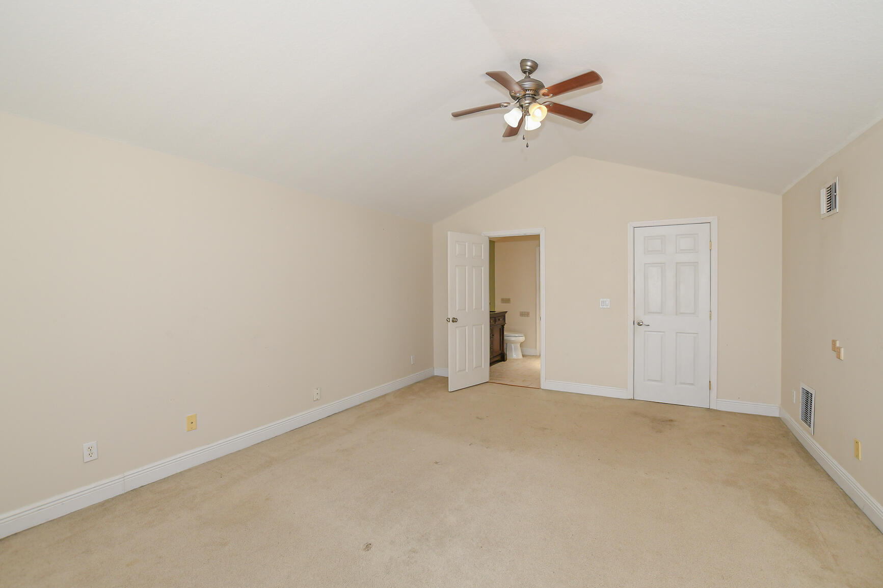 """OAKS OF VERO PD PHASE I,THE""" - Residential Lease