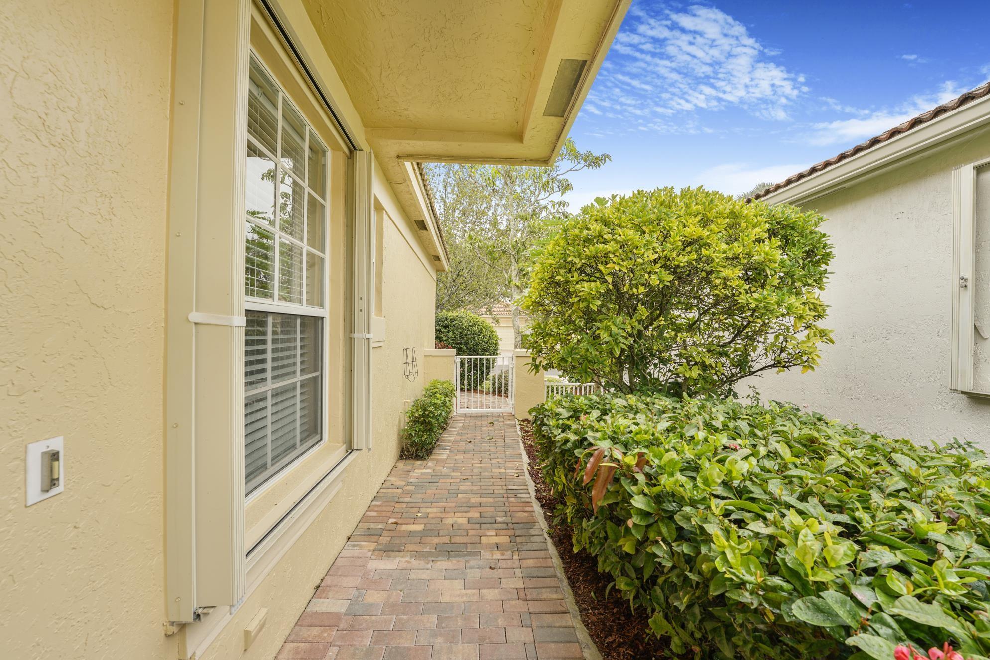 7297 Cataluna Cir