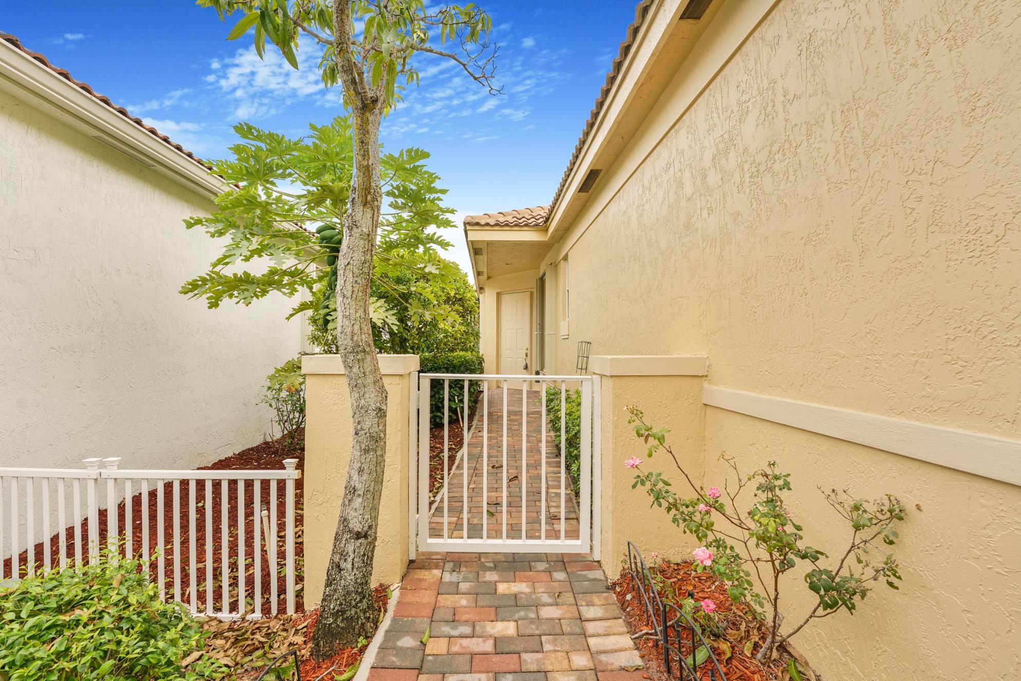 7297 Cataluna Cir