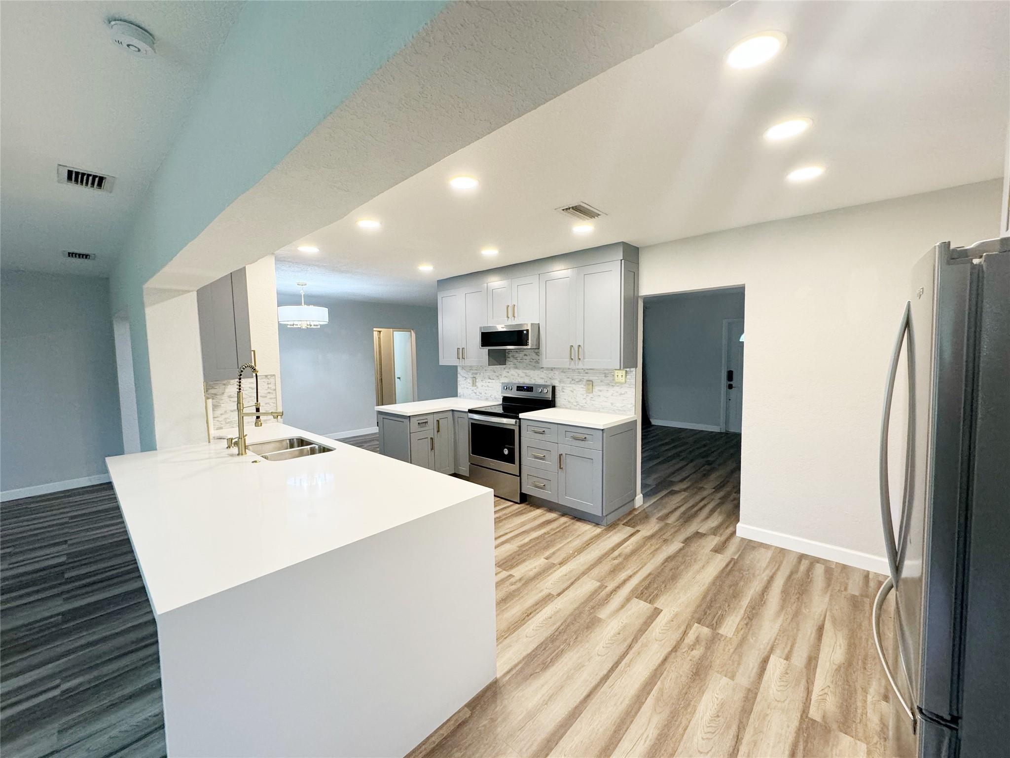 WESTWOOD COMMUNITY 3 - Residential Lease