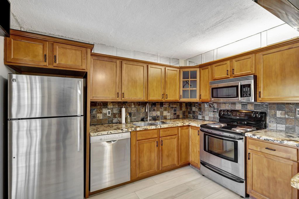 Photo of 65 Lake Arbor Drive, Palm Springs, FL 33461 (MLS # R10989855)
