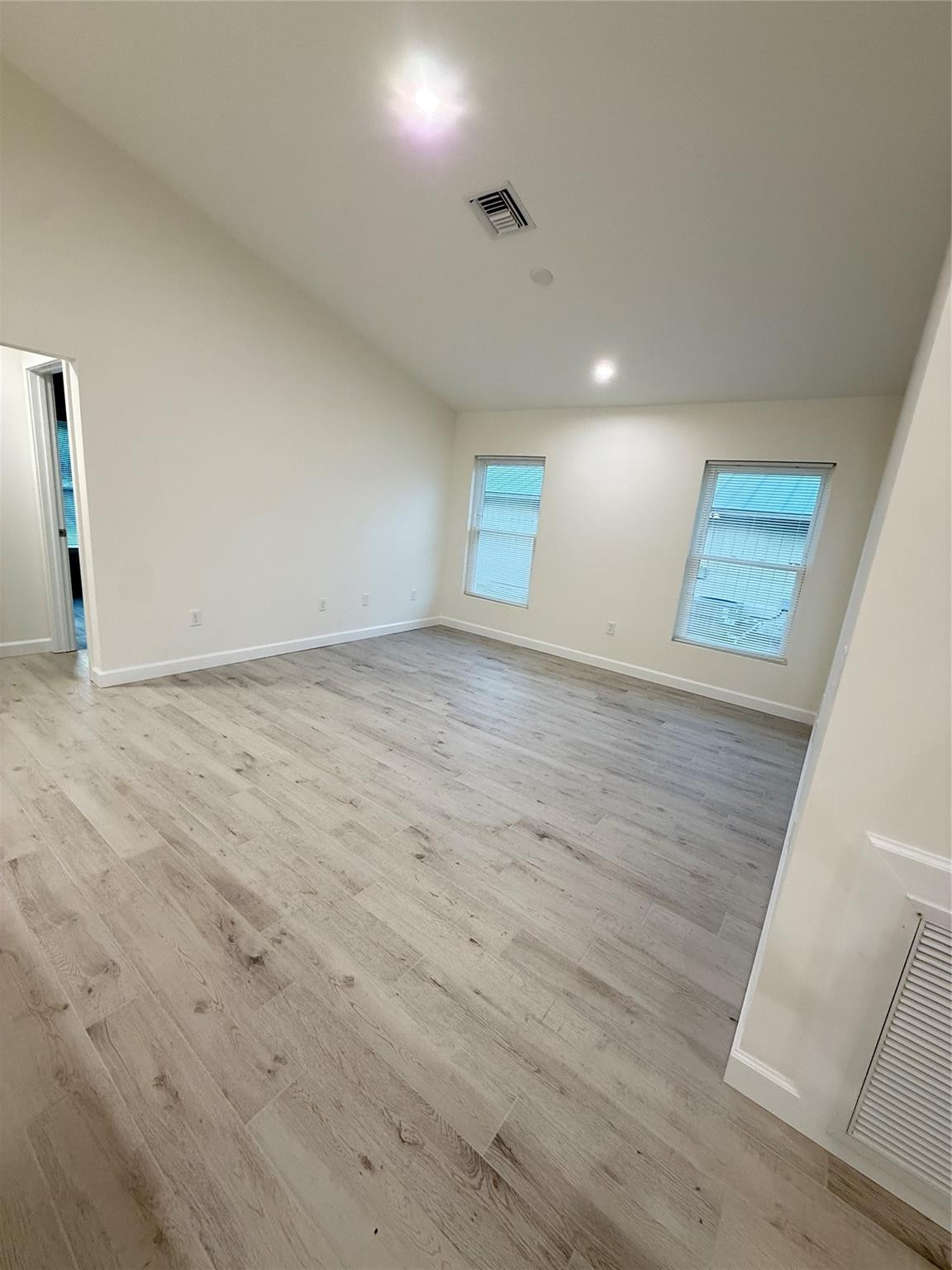 Oslo Park Unit 5 - Residential Lease