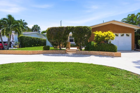 Photo of 278 CAMELLIA Street, Palm Beach Gardens, FL 33410 (MLS # B26064114)