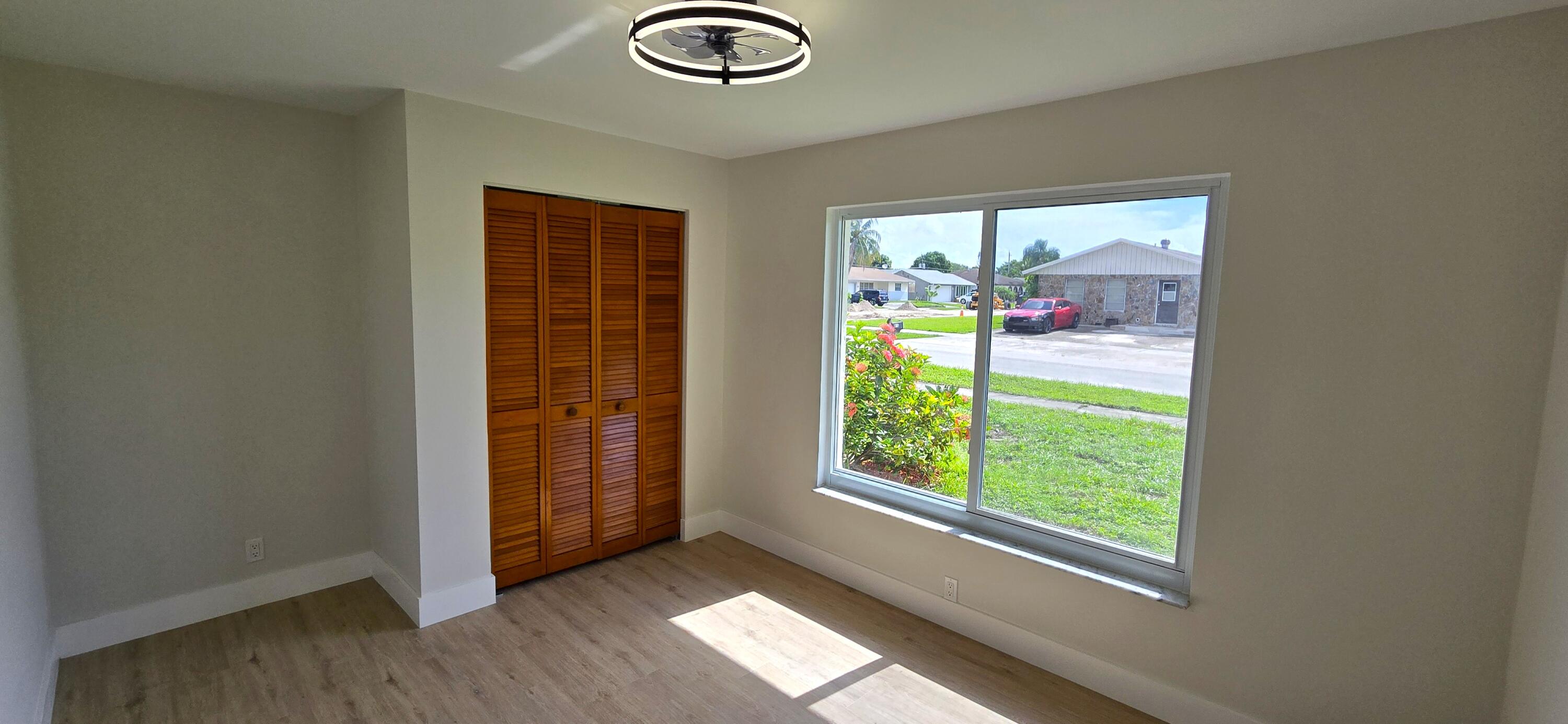 303 SW 33RD Terrace