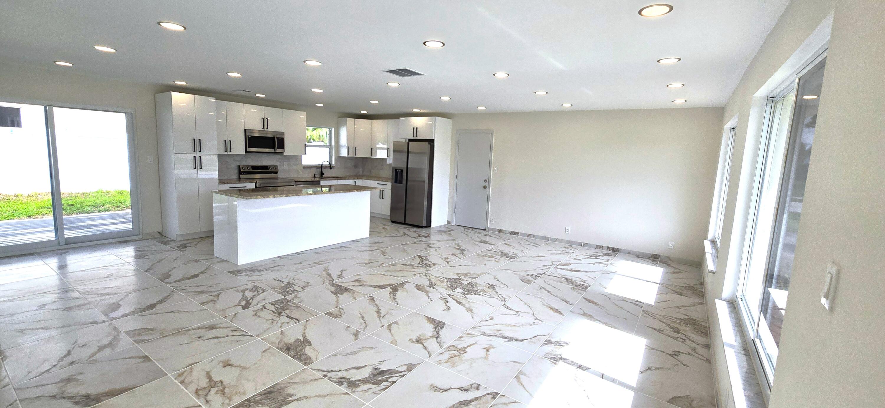 303 SW 33RD Terrace