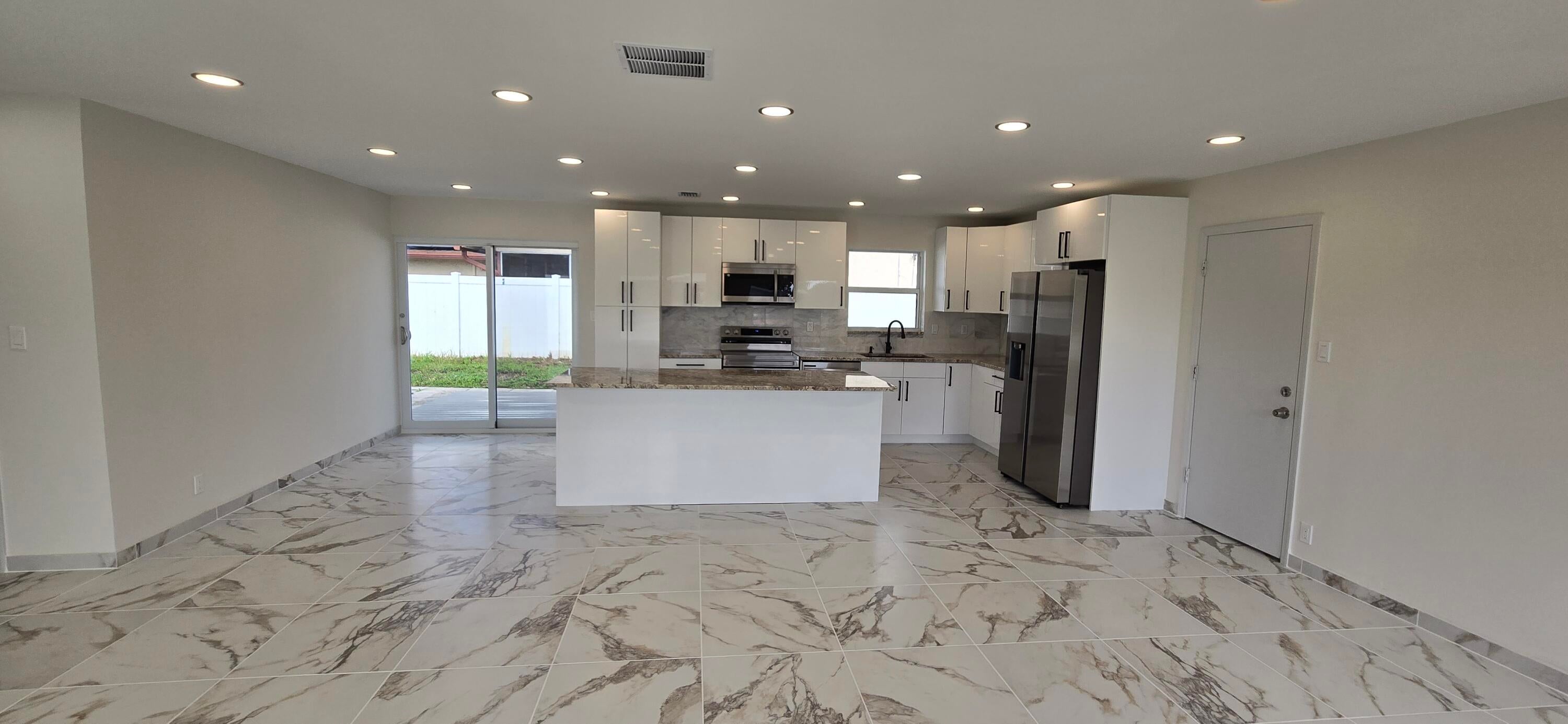 303 SW 33RD Terrace