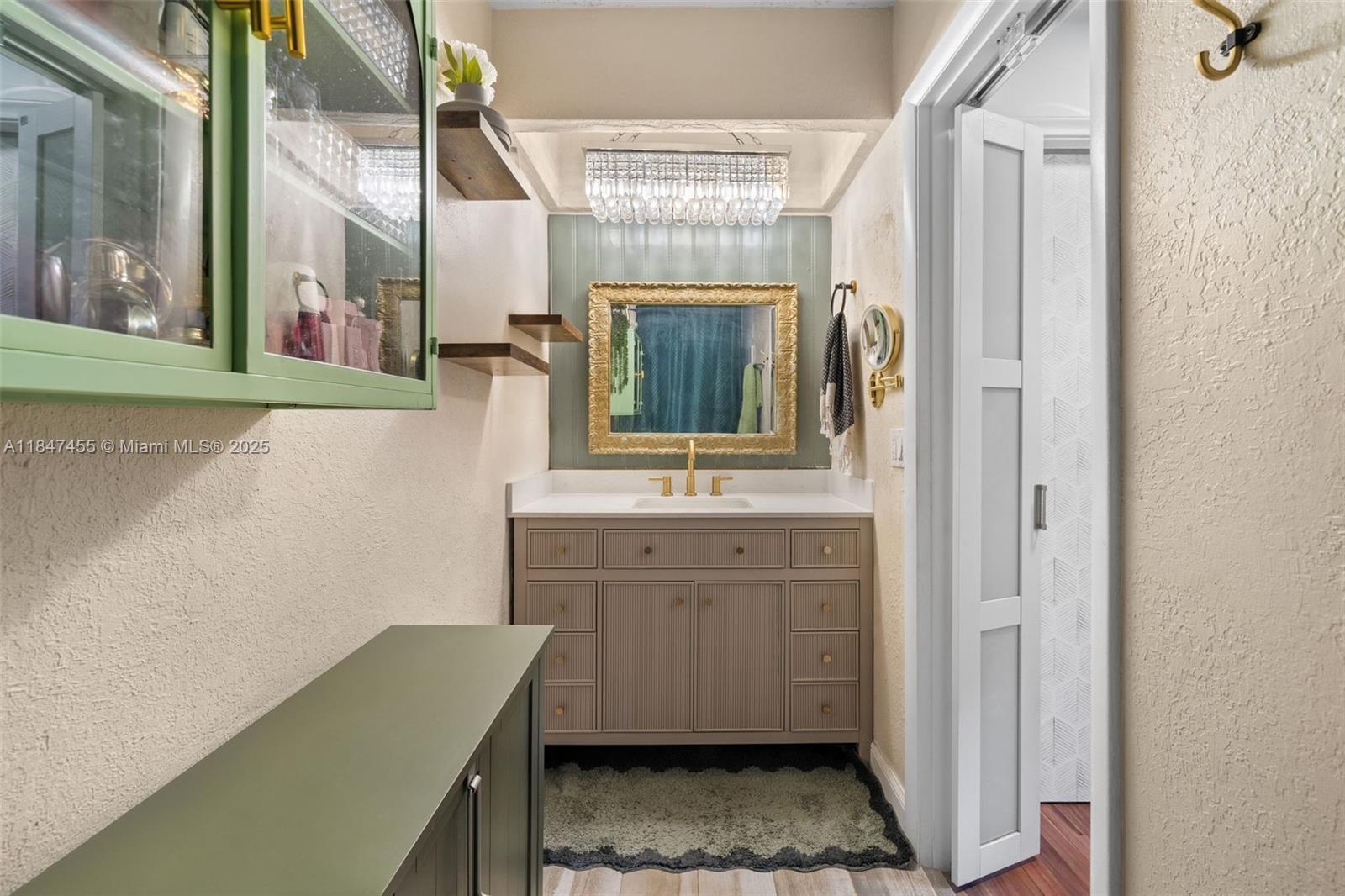 Driftwood Plaza 3 53-13 B - Residential