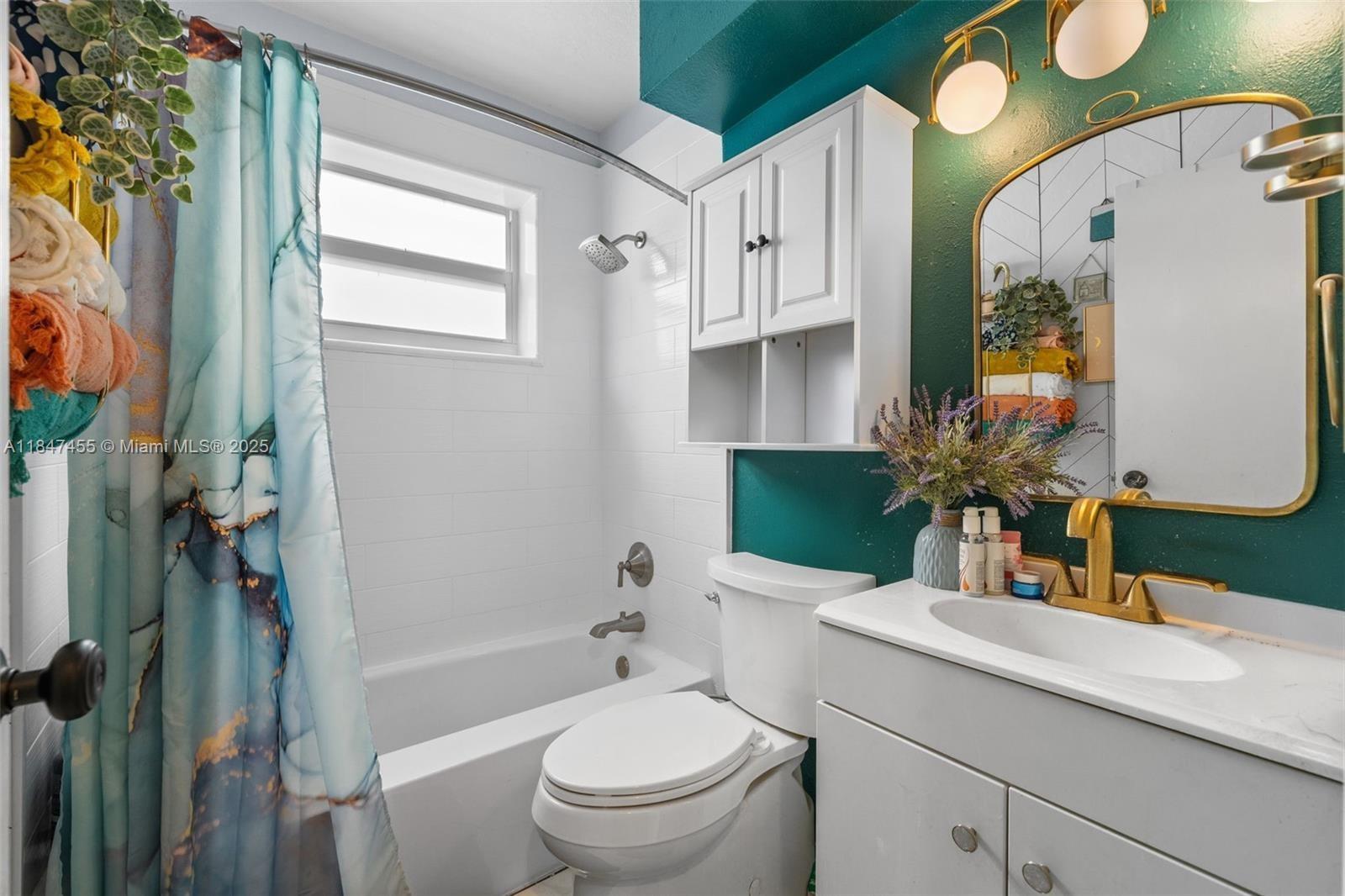 Driftwood Plaza 3 53-13 B - Residential