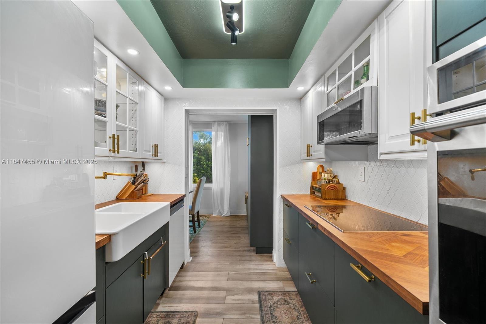 Driftwood Plaza 3 53-13 B - Residential