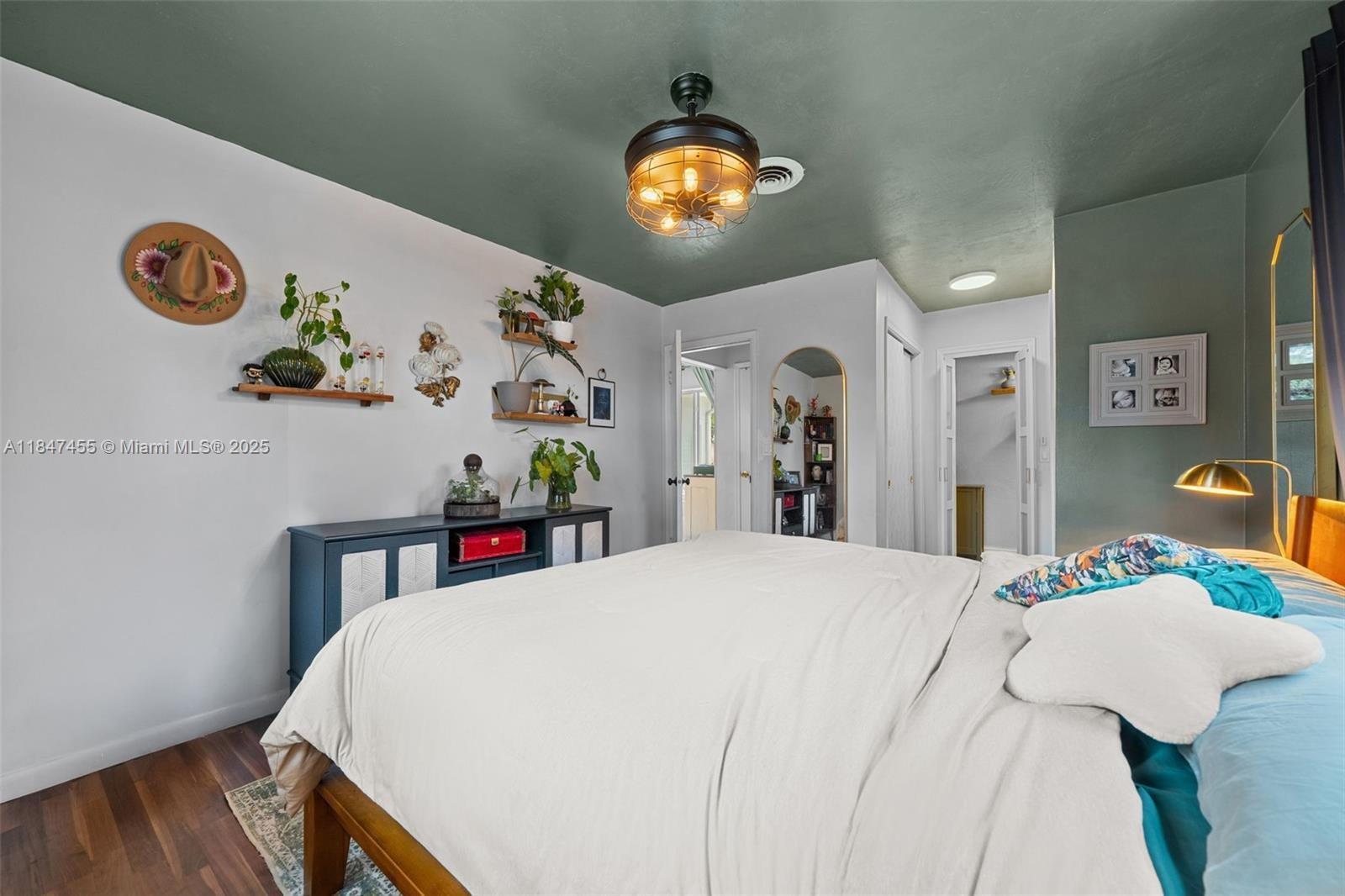 Driftwood Plaza 3 53-13 B - Residential