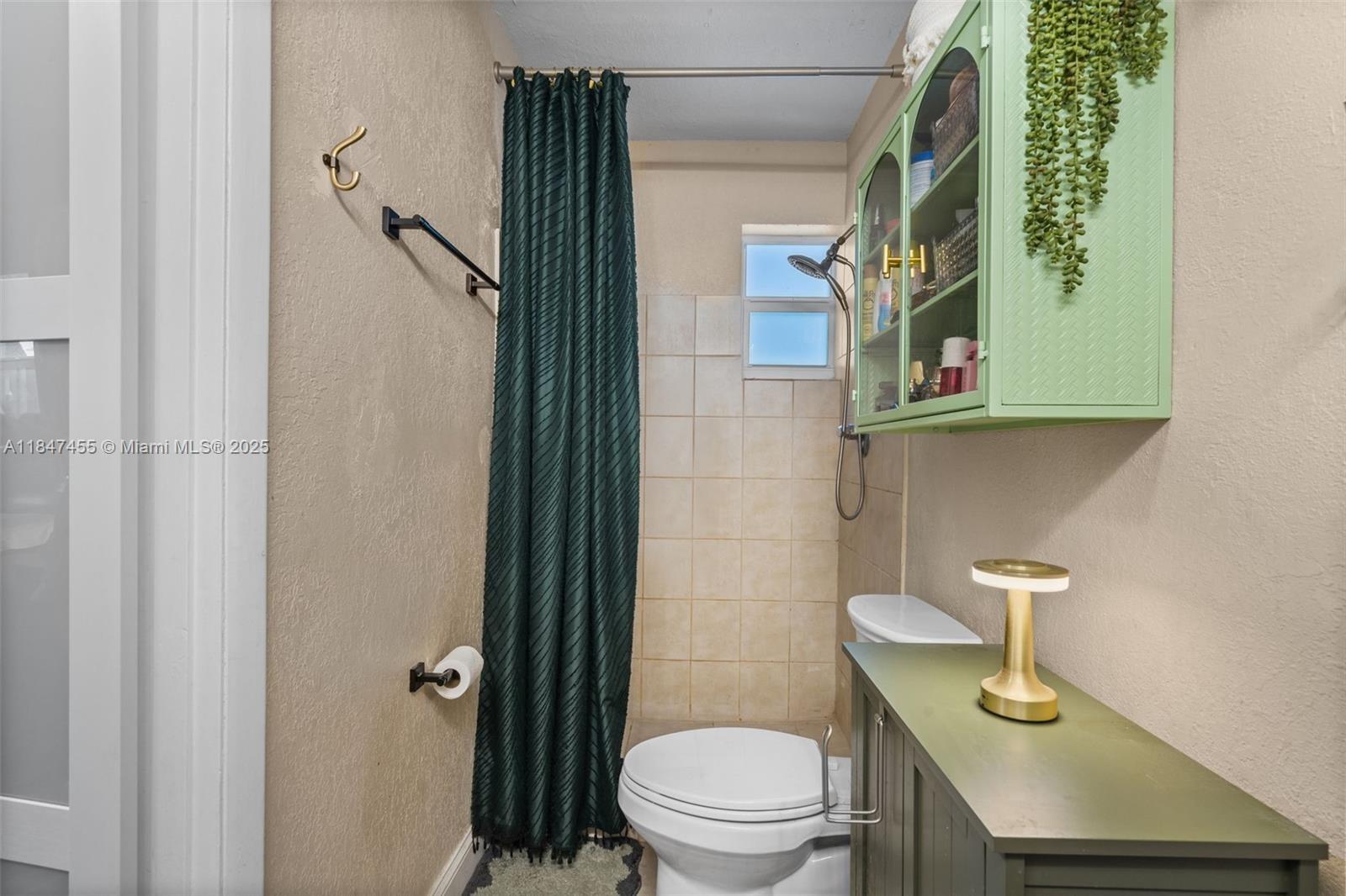 Driftwood Plaza 3 53-13 B - Residential