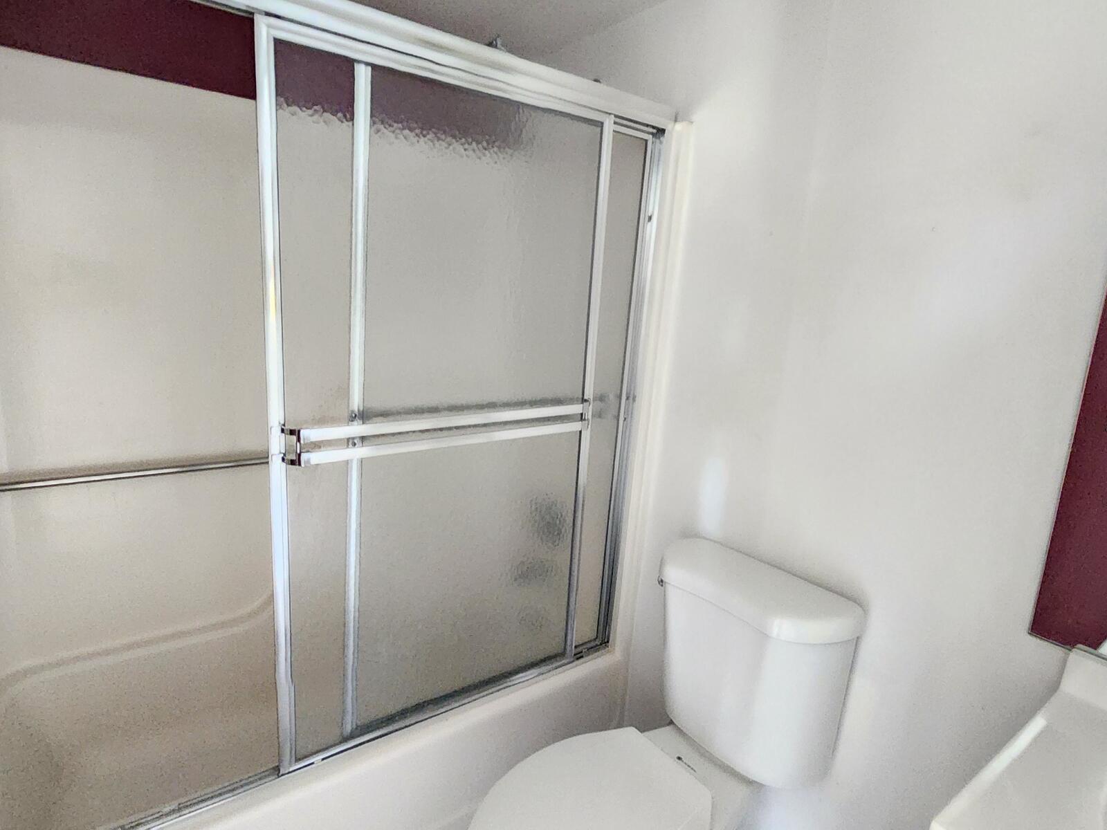 LUCERNE LAKES GOLF COLONY COND - Residential Lease