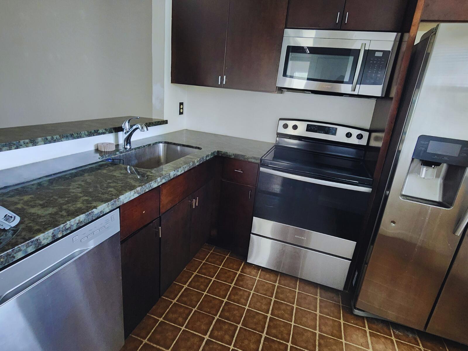 LUCERNE LAKES GOLF COLONY COND - Residential Lease