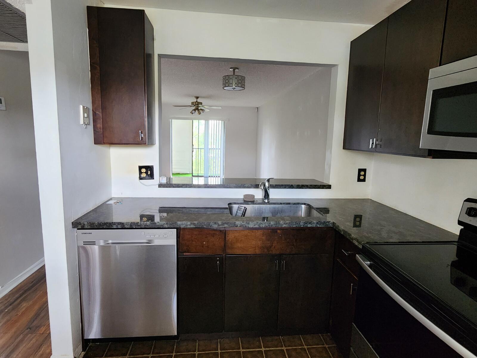 LUCERNE LAKES GOLF COLONY COND - Residential Lease