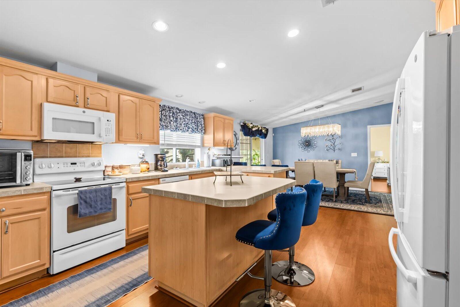 FAIRWAYS AT SAVANNA CLUB - Residential