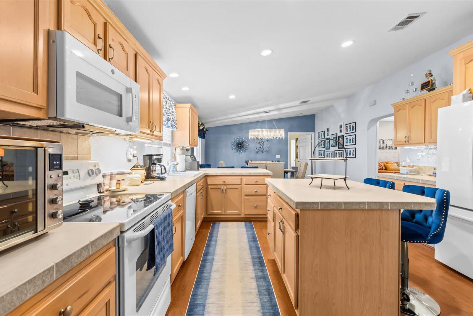 FAIRWAYS AT SAVANNA CLUB - Residential