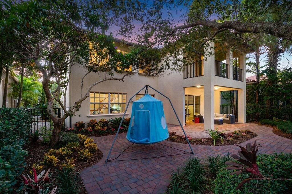 Photo of 1040 Vintner Boulevard, Palm Beach Gardens, FL 33410 (MLS # R10759893)