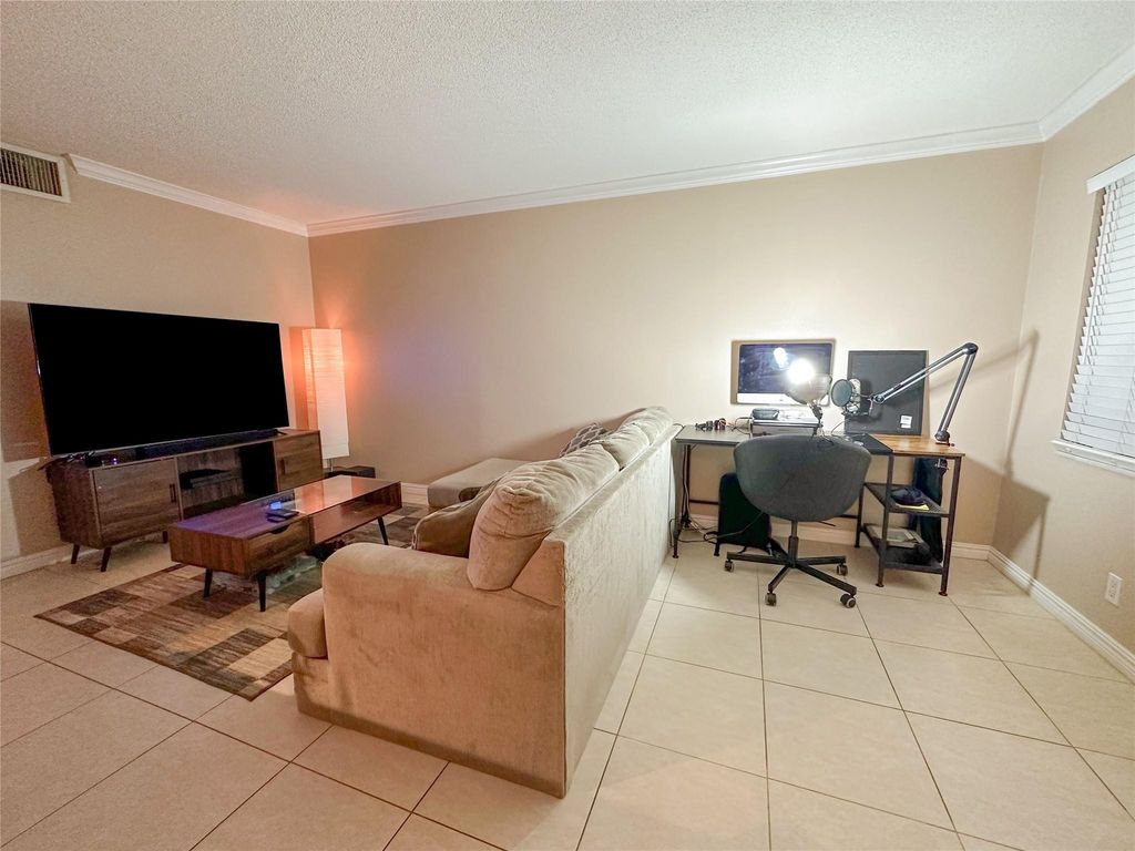 Photo of 1125 NE 16th Place #105, Fort Lauderdale, FL 33305 (MLS # F10551968)