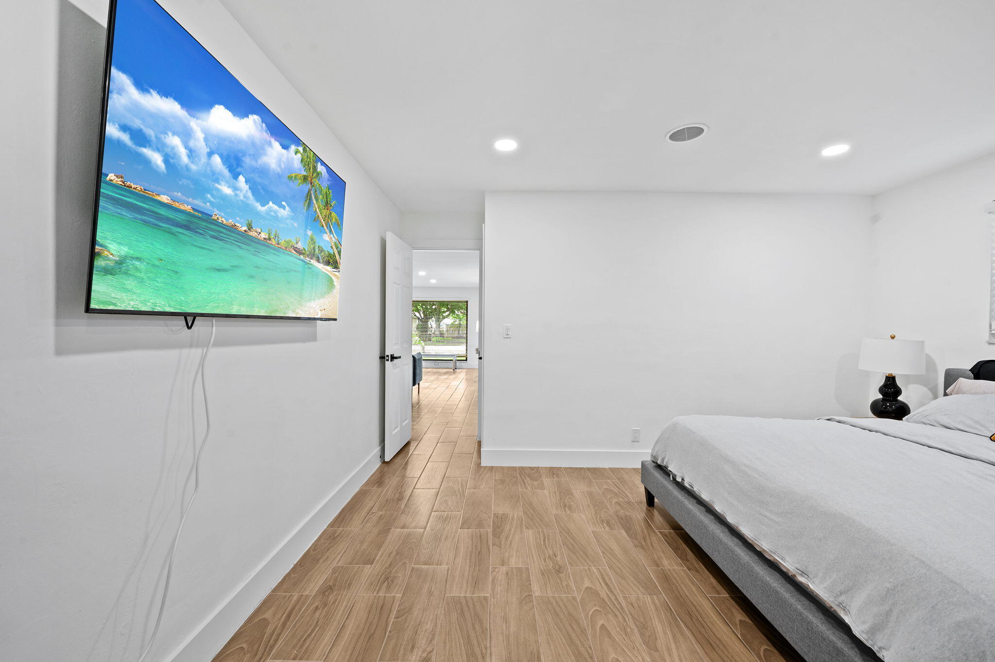 HOLLYWOOD HILLS - Residential