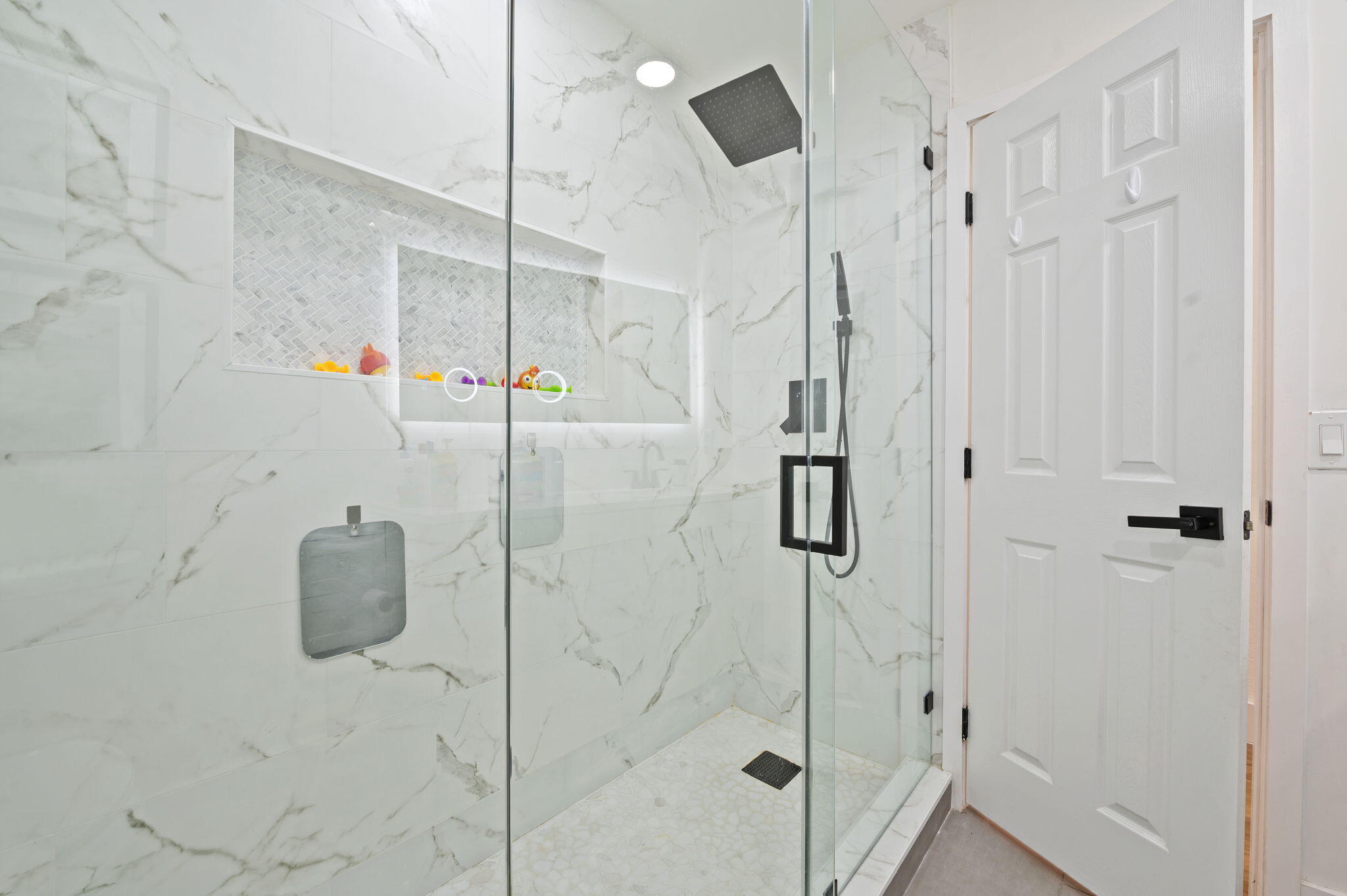 HOLLYWOOD HILLS - Residential