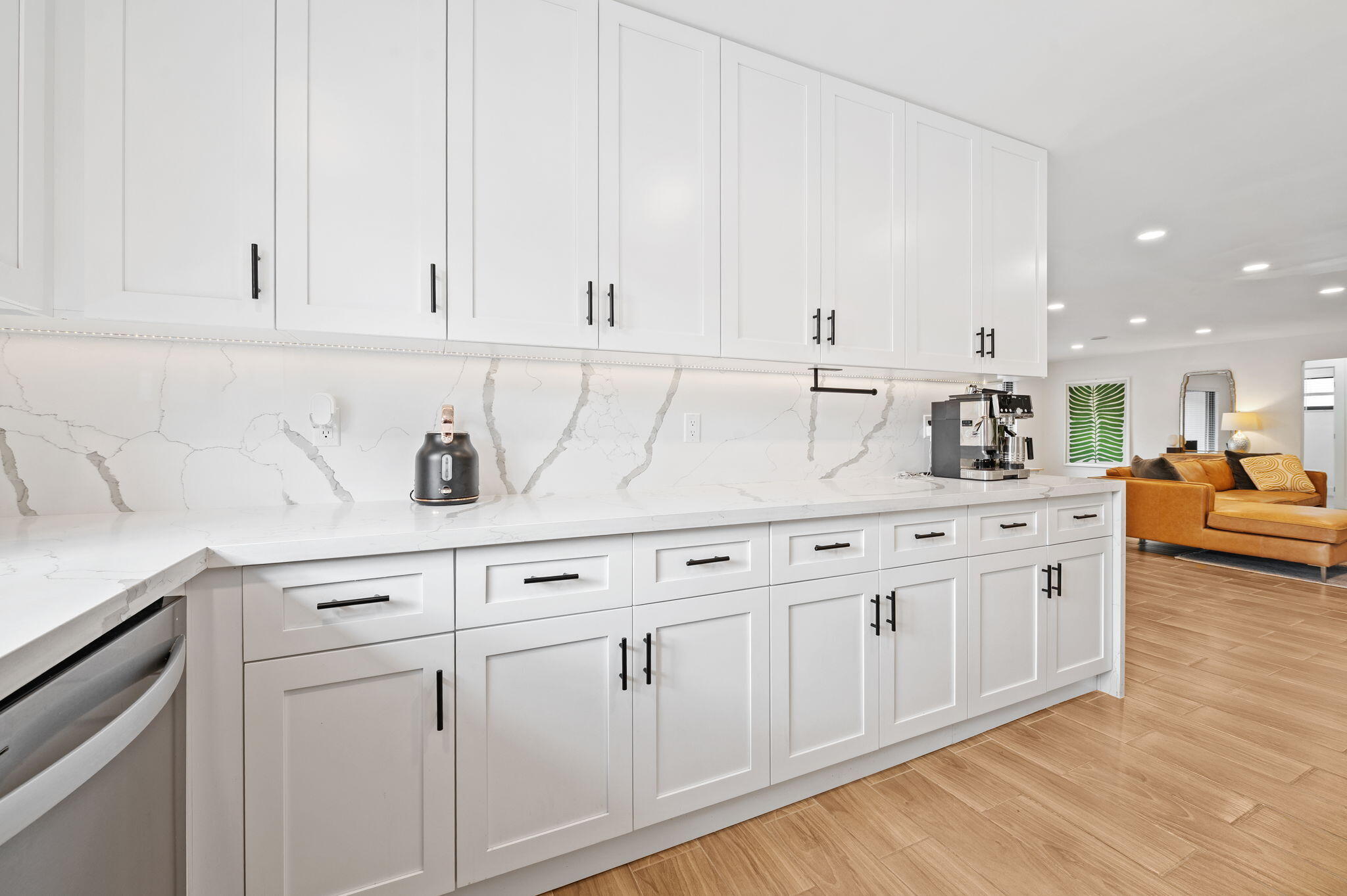 HOLLYWOOD HILLS - Residential