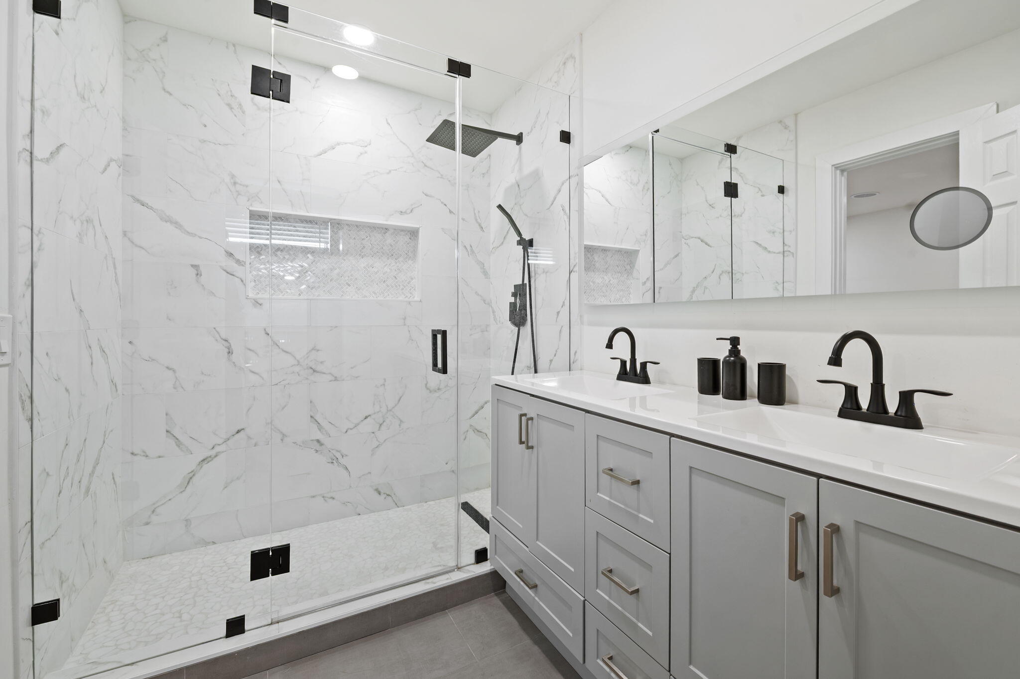 HOLLYWOOD HILLS - Residential