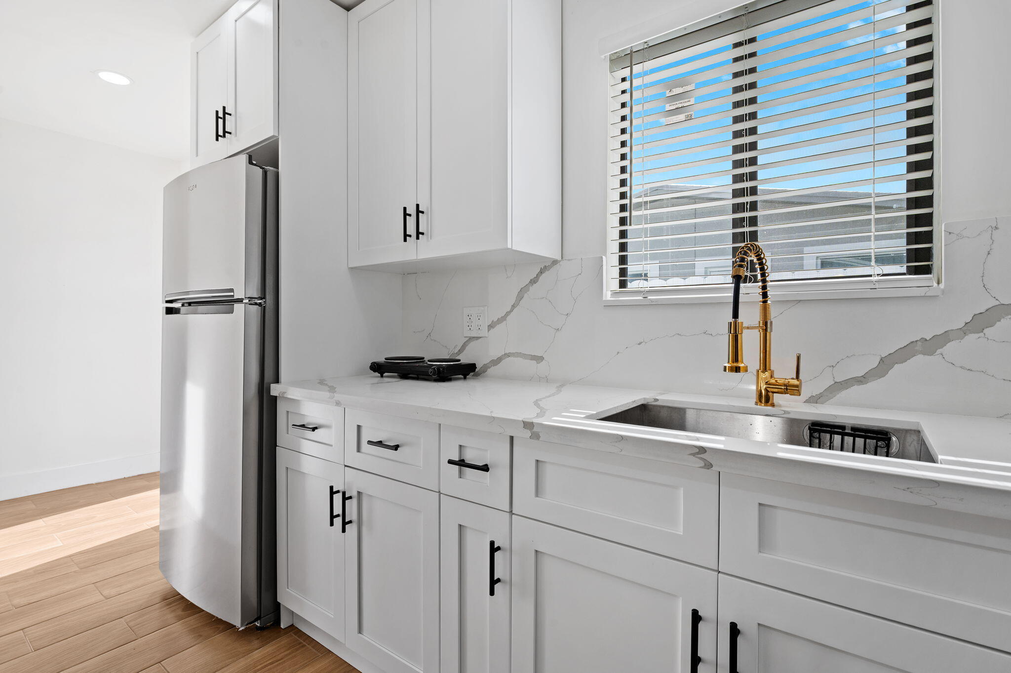 HOLLYWOOD HILLS - Residential