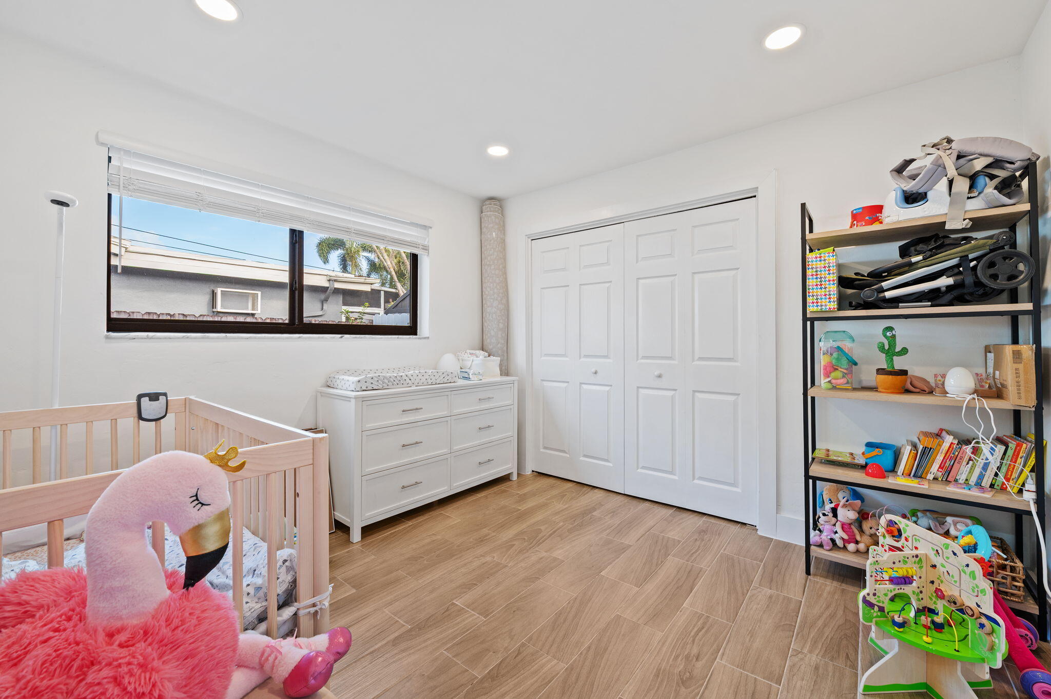 HOLLYWOOD HILLS - Residential