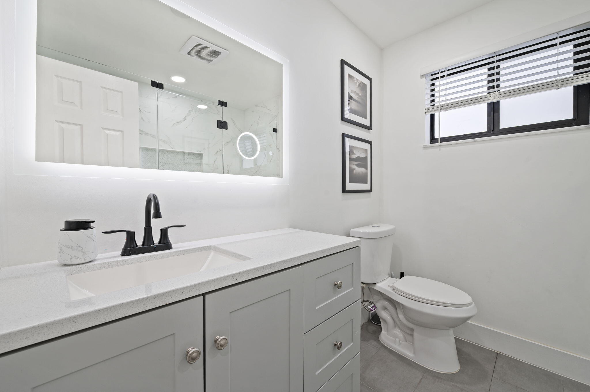 HOLLYWOOD HILLS - Residential