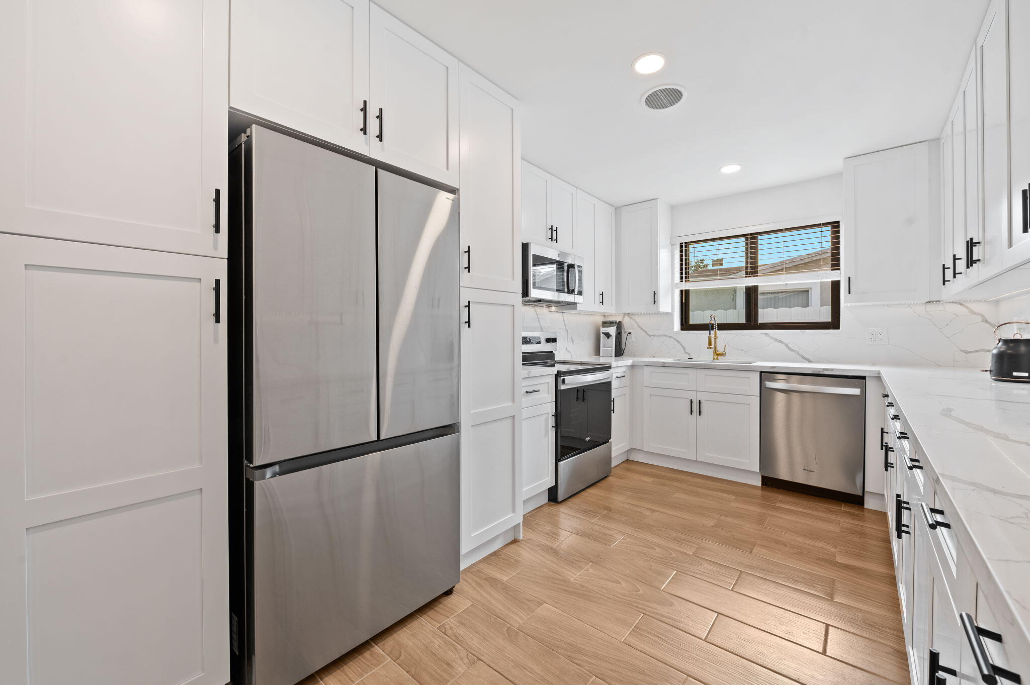 HOLLYWOOD HILLS - Residential