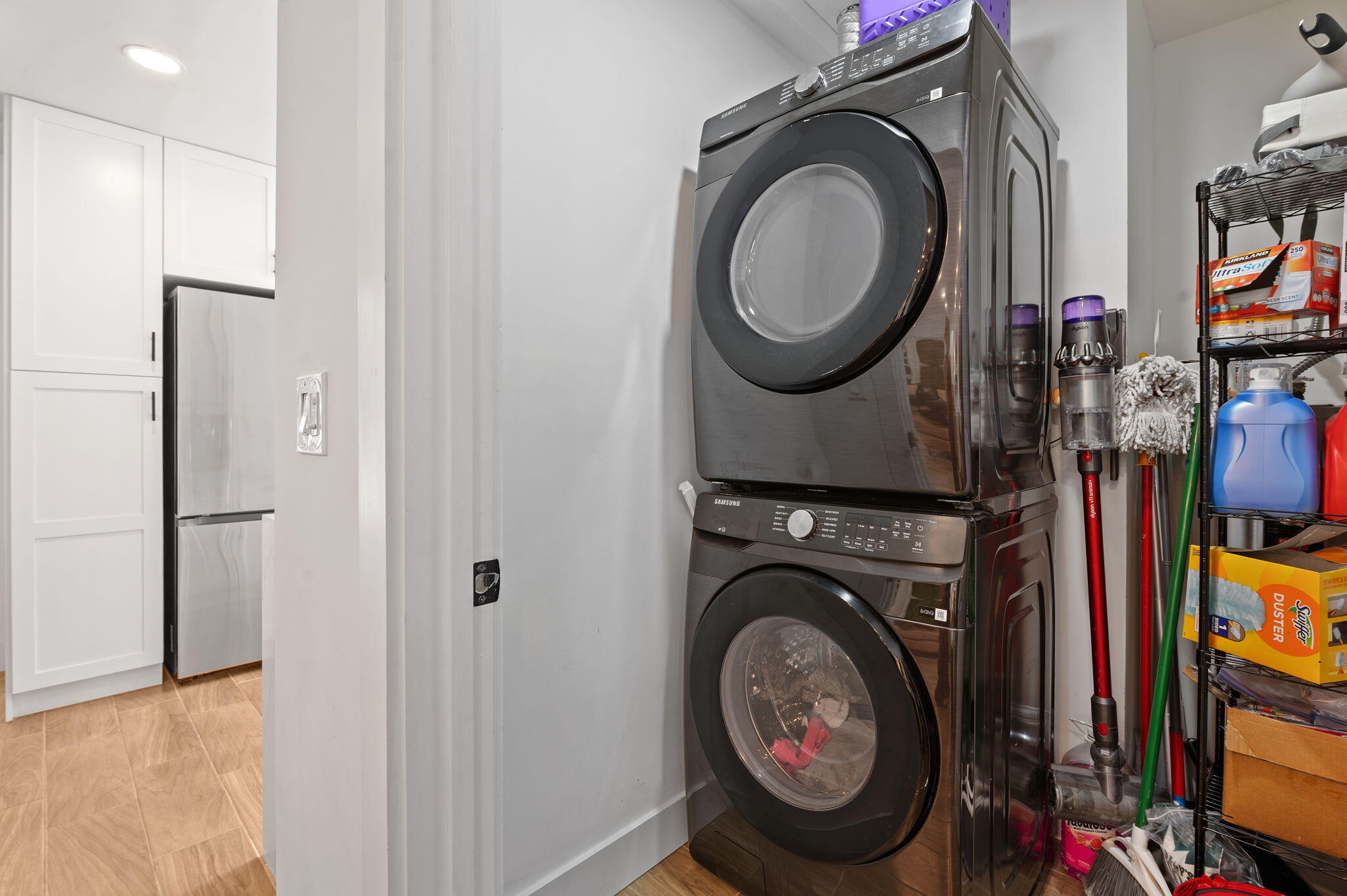 HOLLYWOOD HILLS - Residential