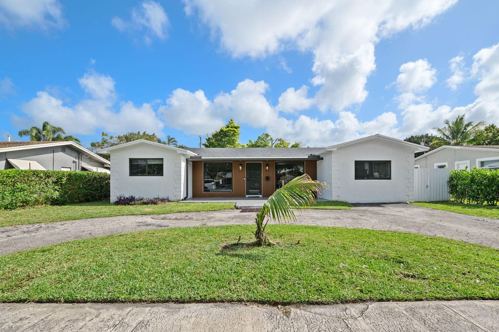 Photo of 5420 Johnson Street, Hollywood, FL 33021 (MLS # B26012428)