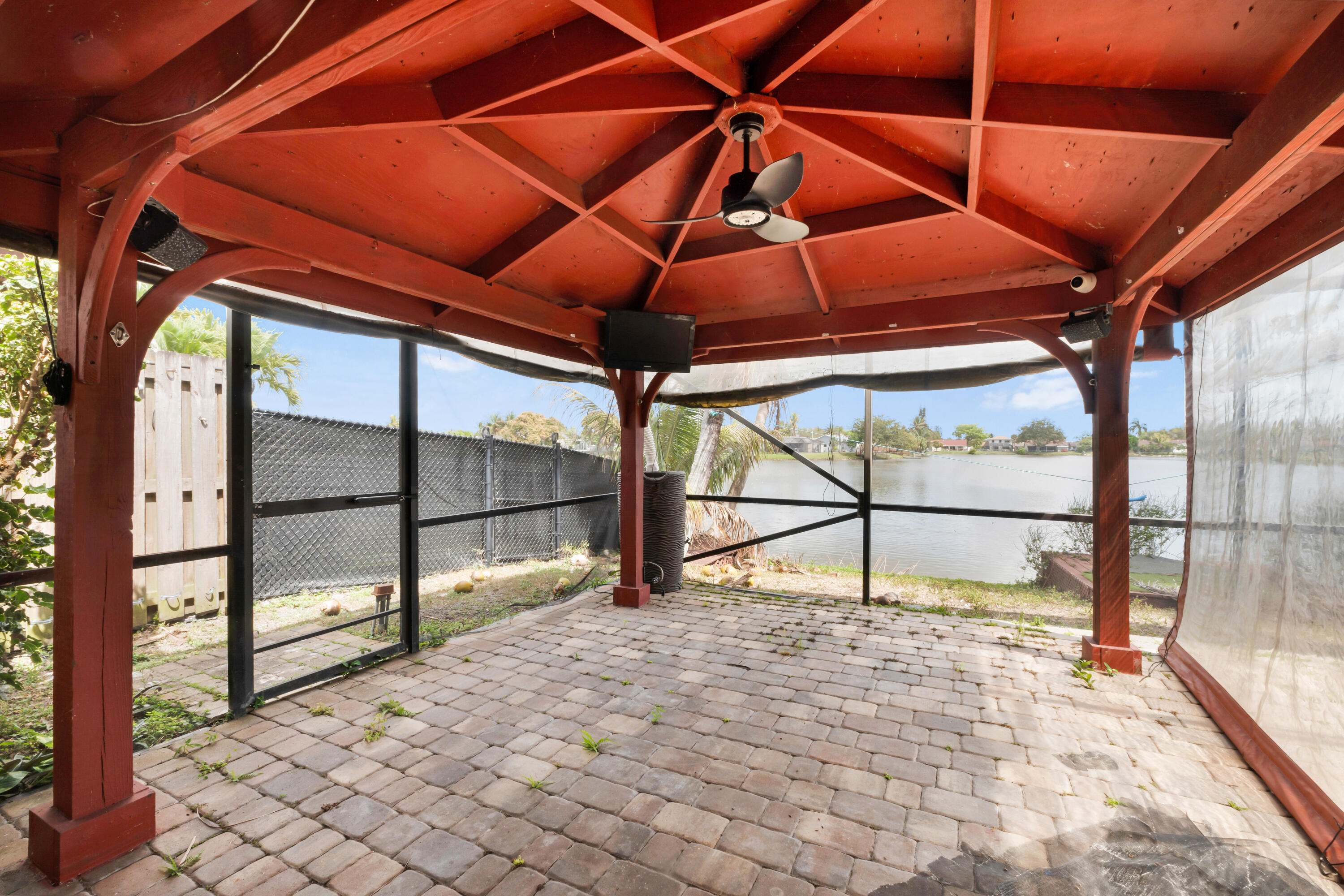 SUNRISE GOLF VILLAGE - Residential