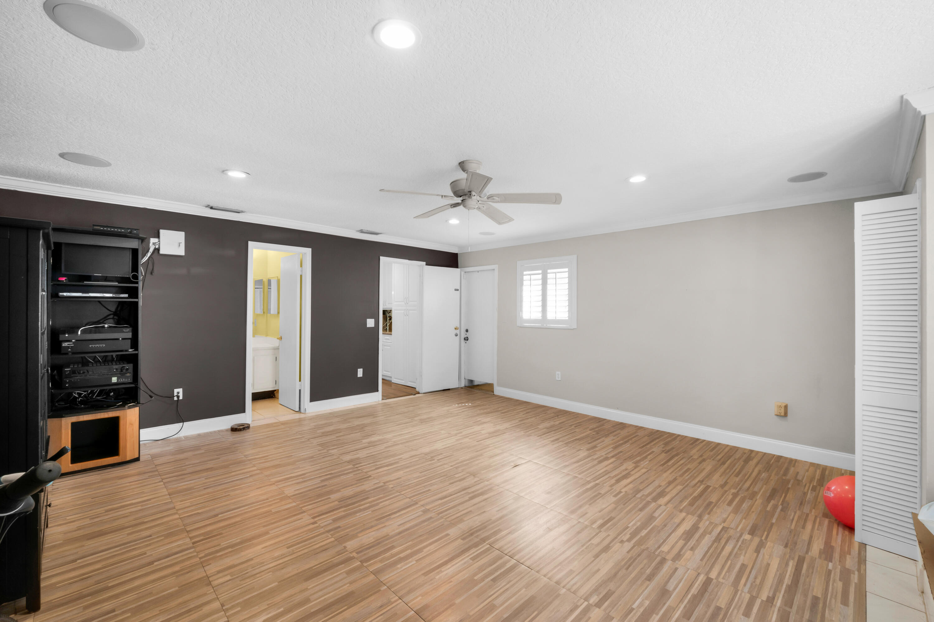 SUNRISE GOLF VILLAGE - Residential