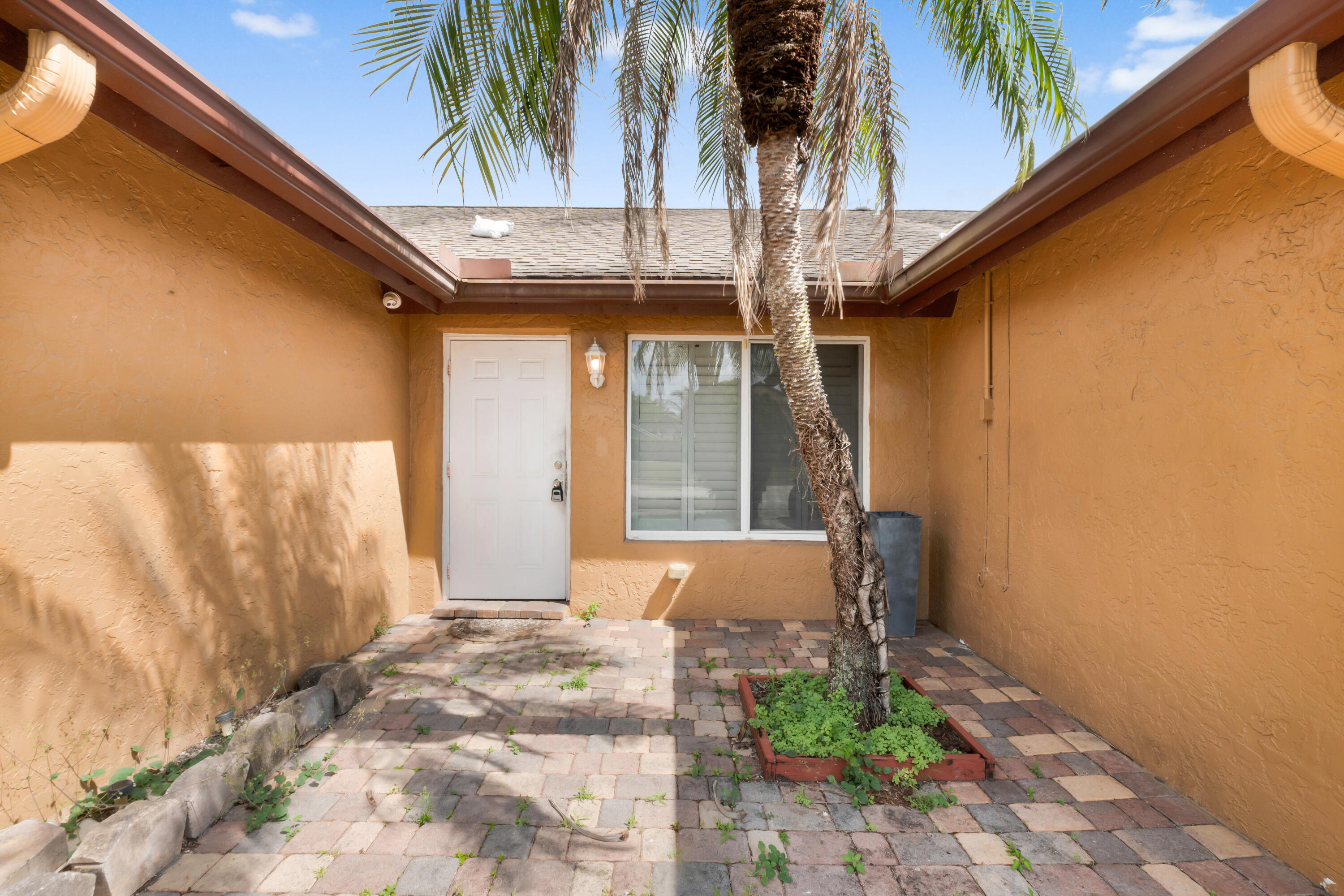 SUNRISE GOLF VILLAGE - Residential