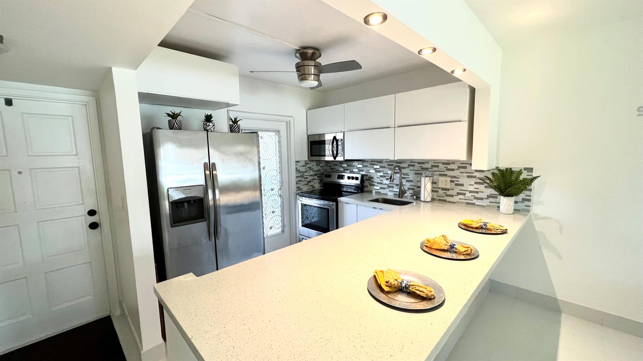 Remodeled 1 bedroom/1 bathroom ground floor unit with a screened in patio onlooking the pool area. All ages community. 24-inch porcelain tile floor throughout. SS appliances. Laundry Facility is right outside your front door. HOA Fee monthly is $330. Included in the fees: Water, trash, common area & exterior insurance, landscaping, laundry facility and basic cable.
Amenities: Pool, clubhouse, tennis courts, pickleball courts, fitness, and barbeque areas.
(NO MIN CREDIT SCORE) NO LEASING. NO PETS.