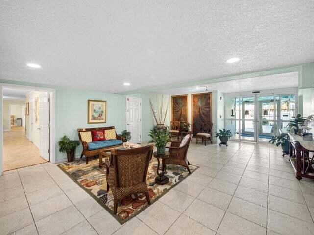 VILLA TOWERS CONDO - Residential Lease