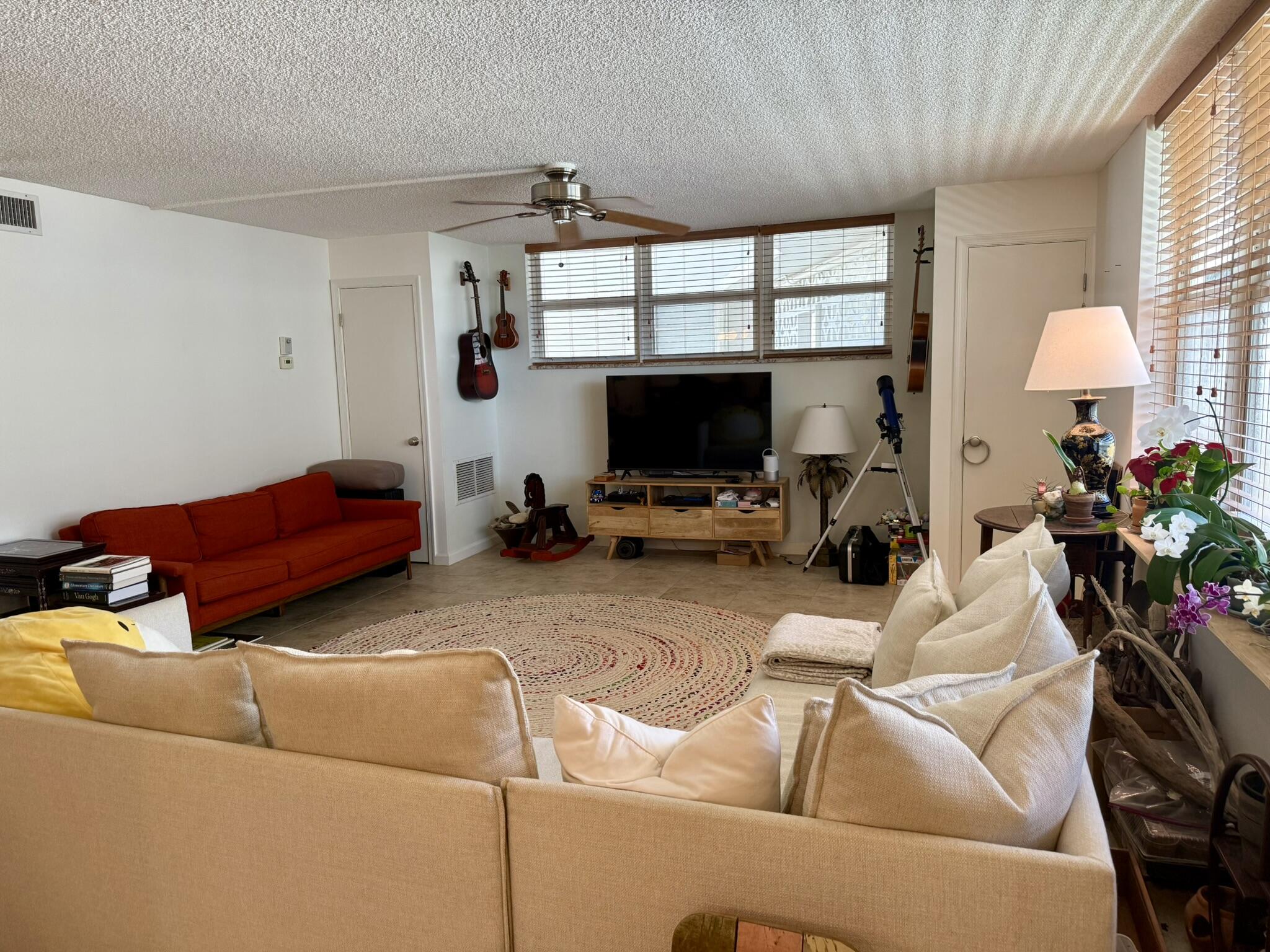 VILLA TOWERS CONDO - Residential Lease