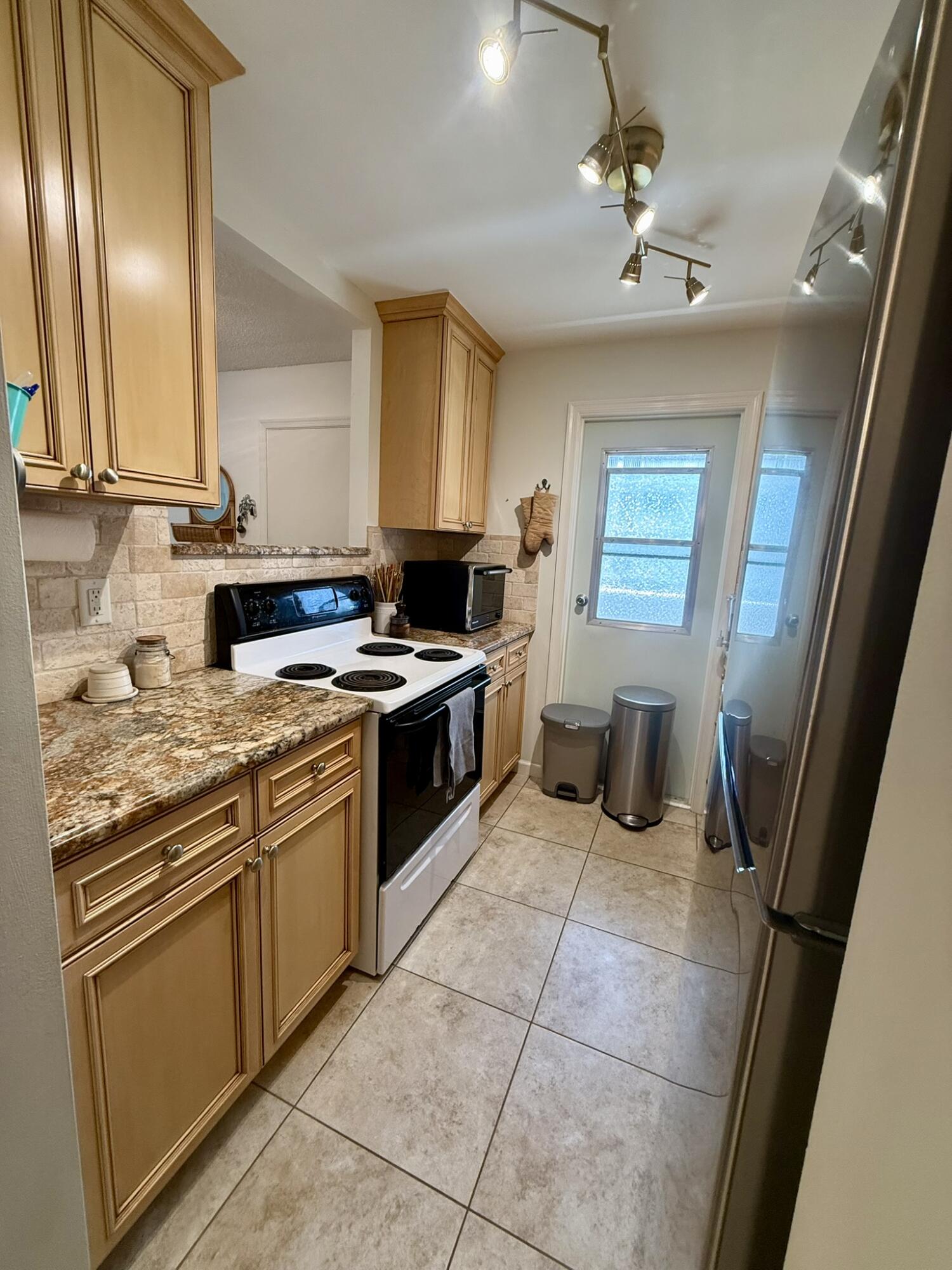 VILLA TOWERS CONDO - Residential Lease