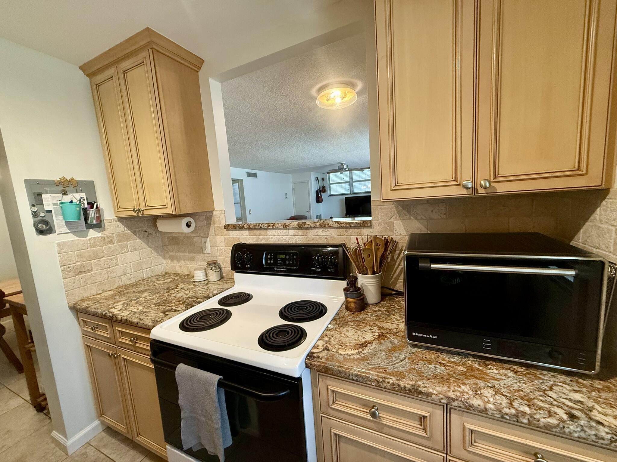 VILLA TOWERS CONDO - Residential Lease