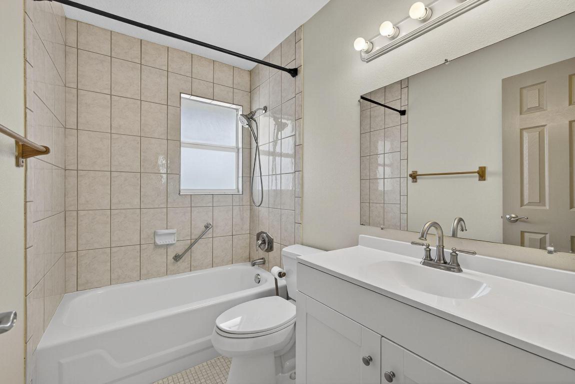 REGENCY MANOR COND DECL FILED 4-11-79 - Residential