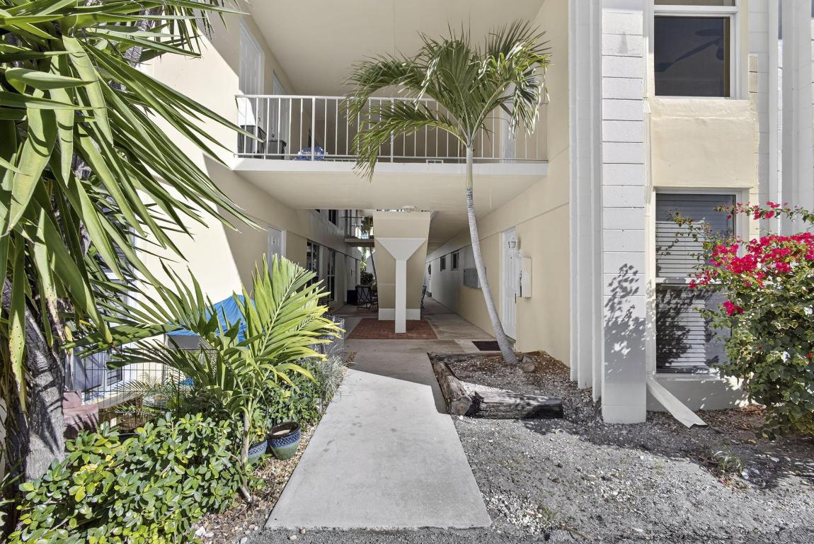 REGENCY MANOR COND DECL FILED 4-11-79 - Residential