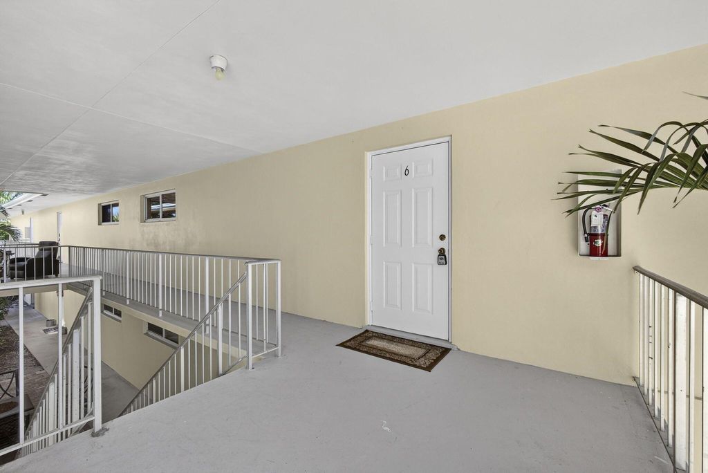 Photo of 727 Hummingbird Way #6, North Palm Beach, FL 33408 (MLS # R11142848)