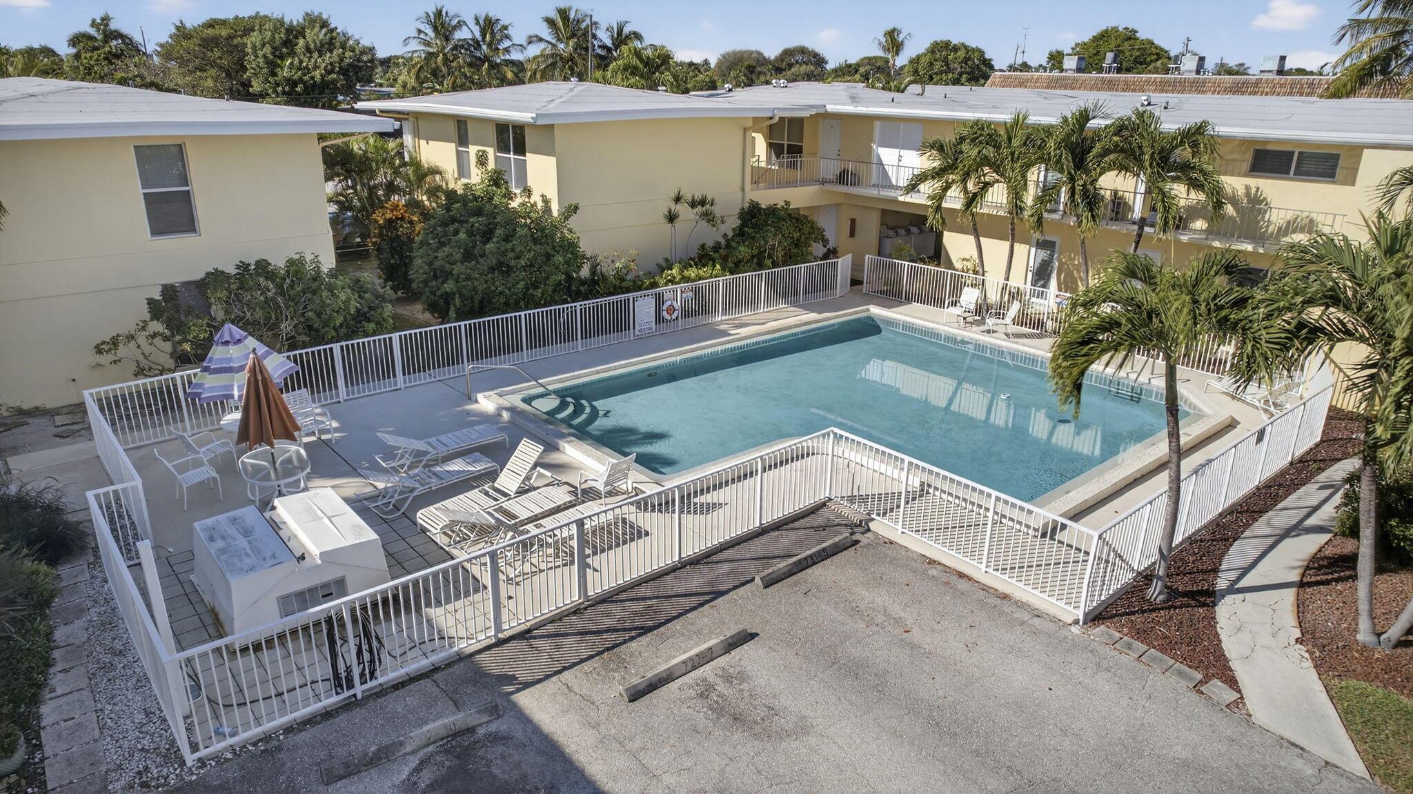 REGENCY MANOR COND DECL F - Residential