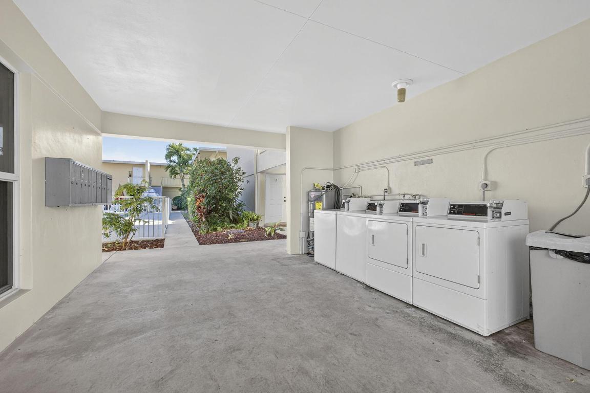 REGENCY MANOR COND DECL FILED 4-11-79 - Residential