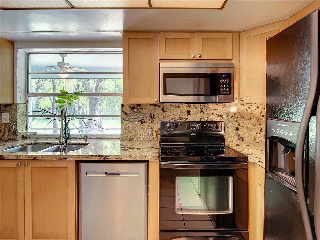 MIRROR LAKE ESTATES - Residential