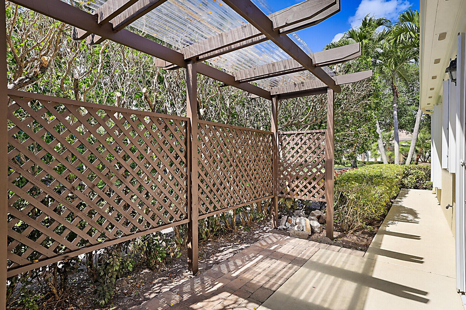 ISLES AT PALM BEACH GARDE - Residential